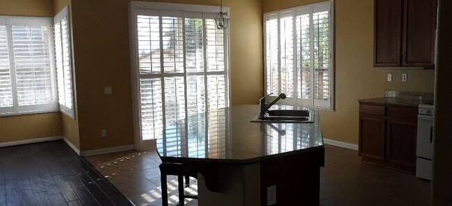 Building Photo - Lovely 5 Bed/3 Bath Home At Chapman Heights Community!