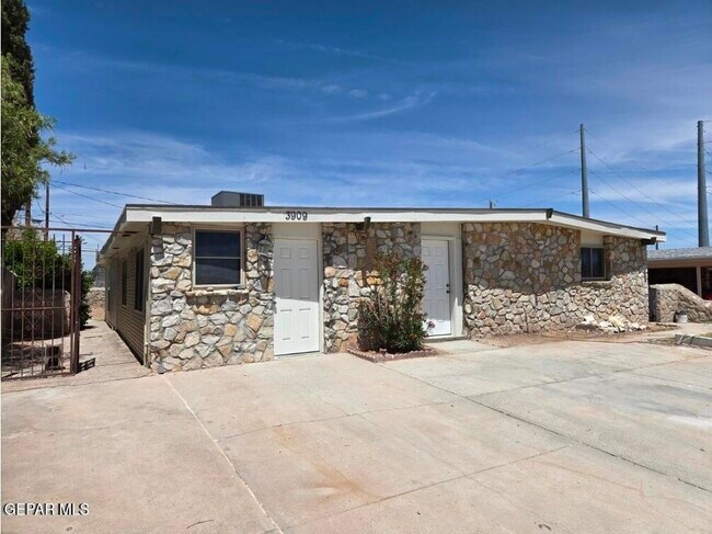 Building Photo - 3909 Sunrise Ave
