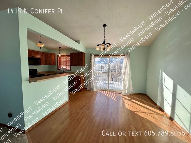 Building Photo - 1419 N Conifer Pl