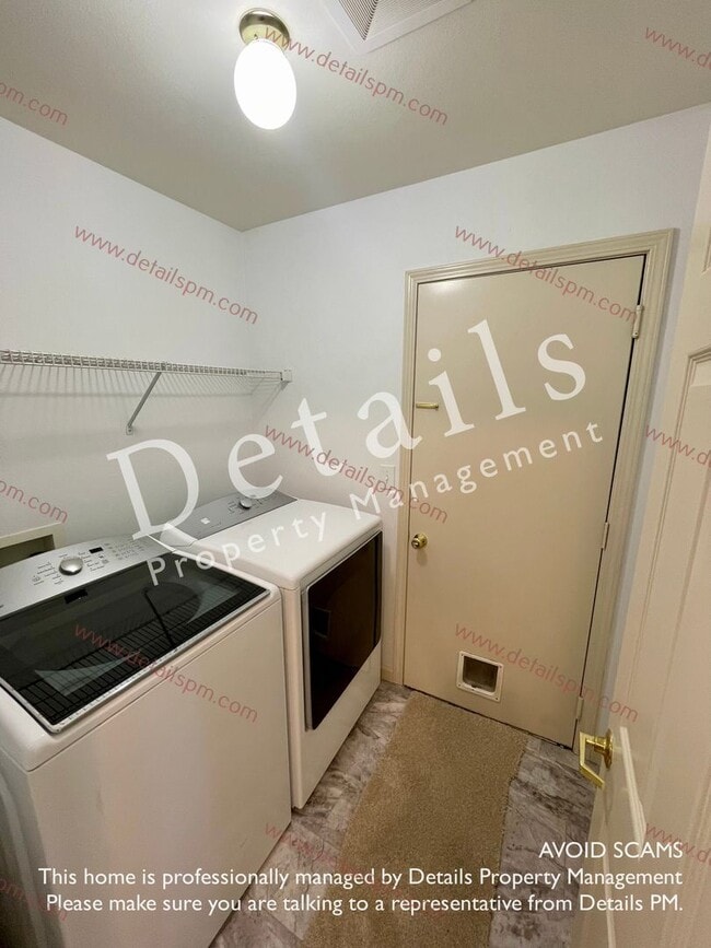 Building Photo - 3 BR bedroom Silverdale Townhouse