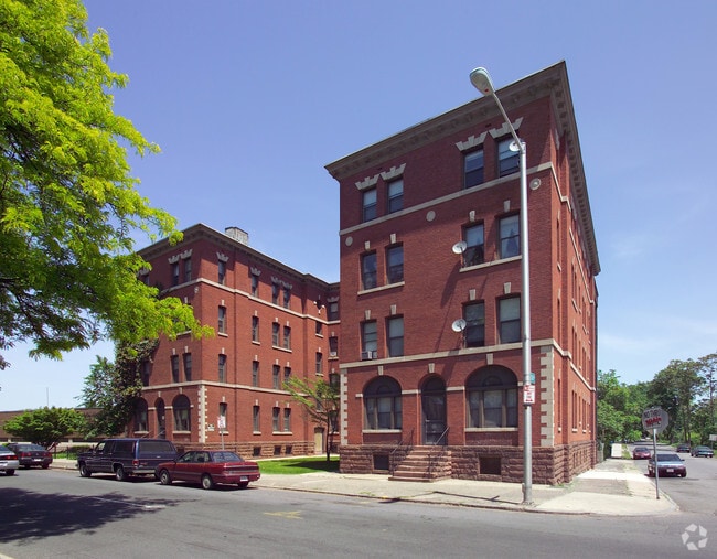 Building Photo - 2147 Main St
