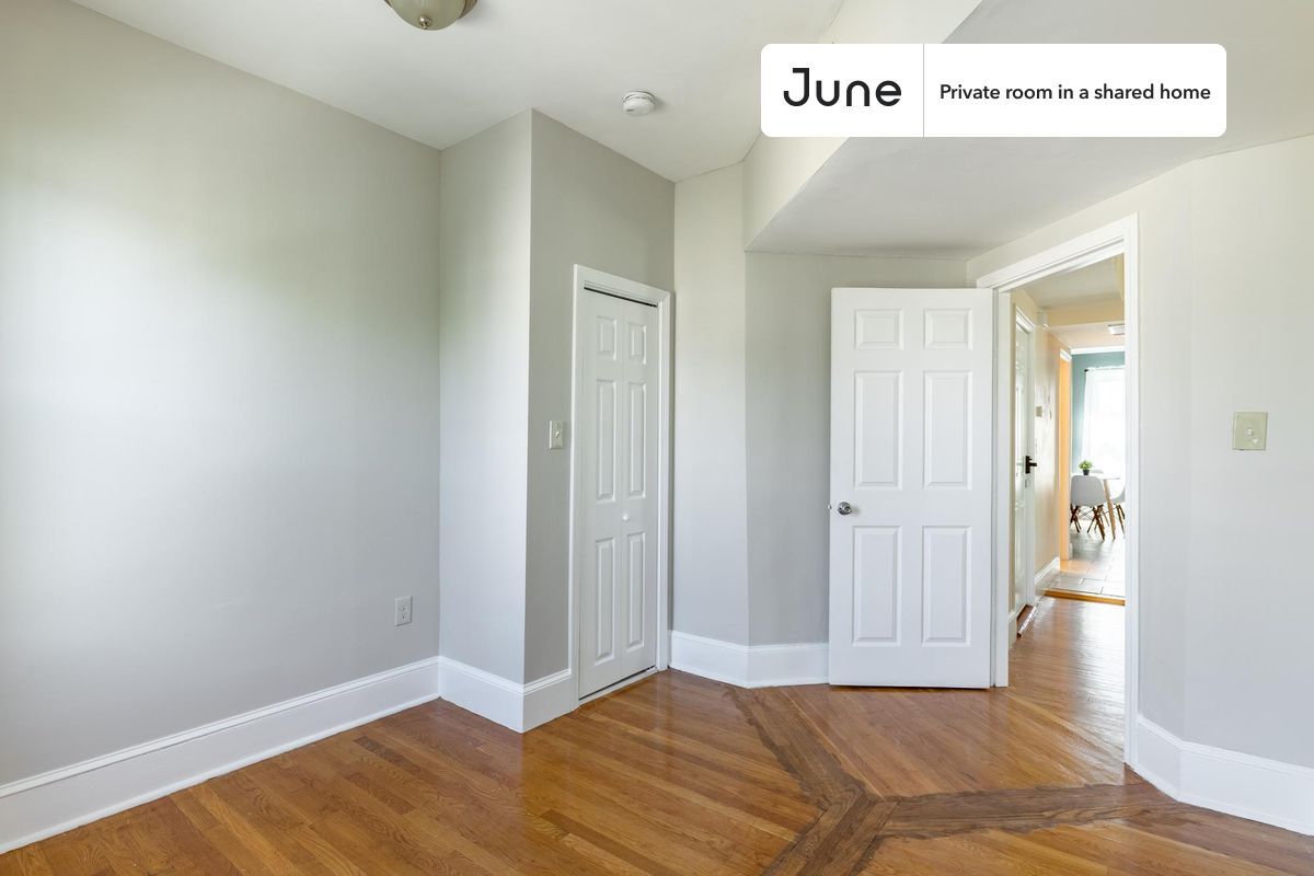 Building Photo - Room in Shared 3 bed/1 bath home