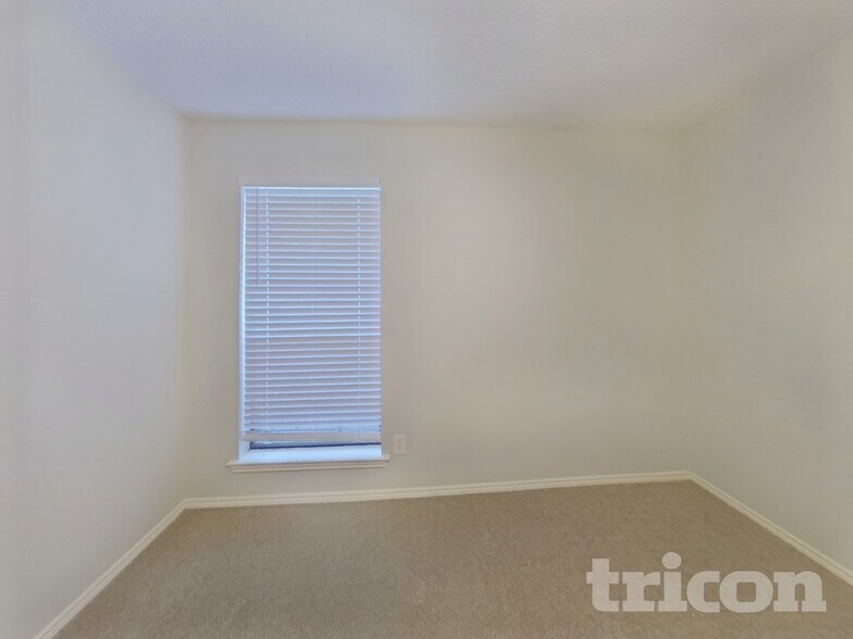 Building Photo - 537 Greenway Dr