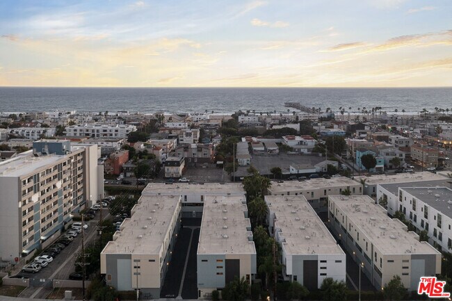 Building Photo - 310 Washington Blvd