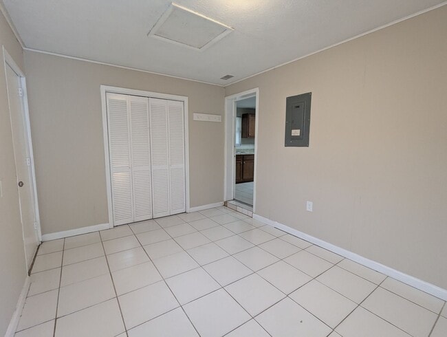 Building Photo - NOW AVAILABLE!! 3/2 House Located in quiet...