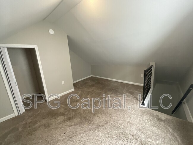 Building Photo - 224 E Mulberry Ave