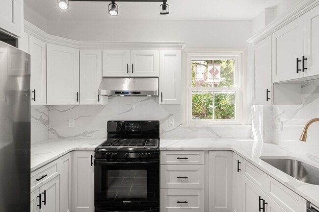 Building Photo - 107 Ellery St