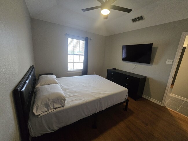 Building Photo - 9819 Sweetwind Dr