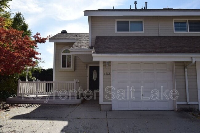 Building Photo - 6888 Hillside Village Cir