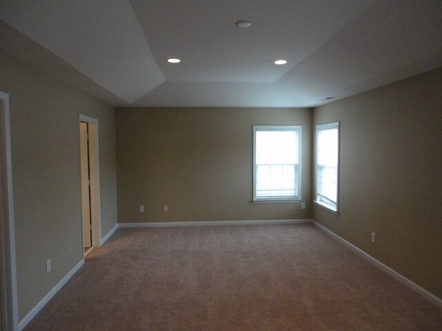 Building Photo - 335 Larktree Ln