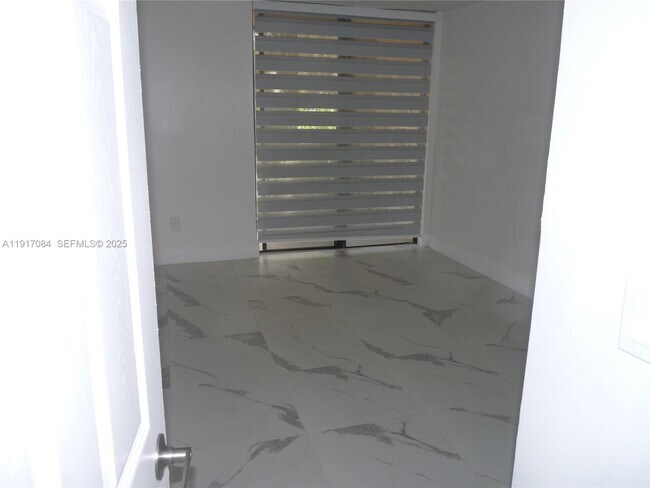 Building Photo - 14501 N Kendall Dr