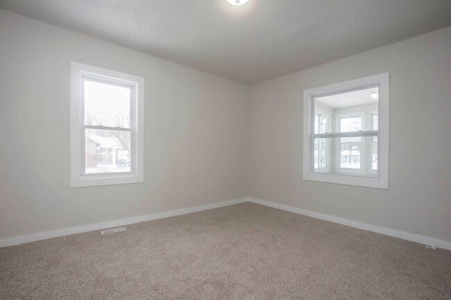 Building Photo - 3844 4th St