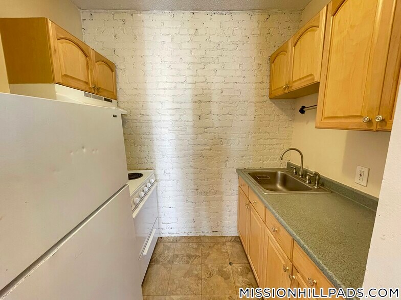 Building Photo - 896 Huntington Ave