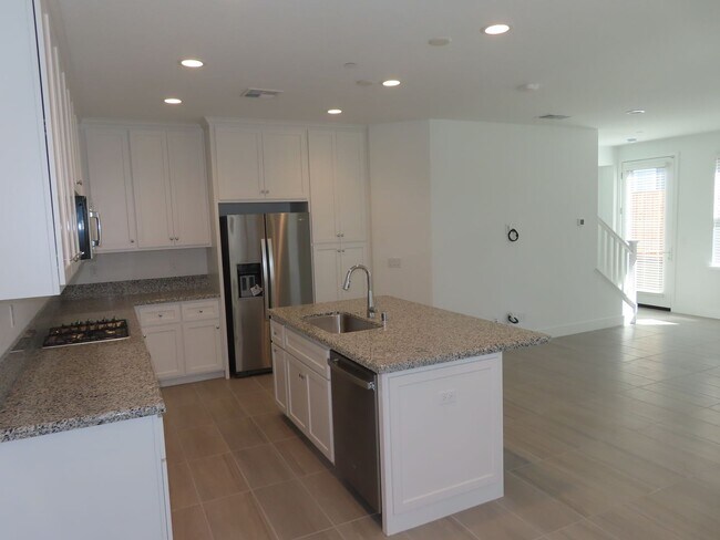 Building Photo - Newer home in Dunes Community