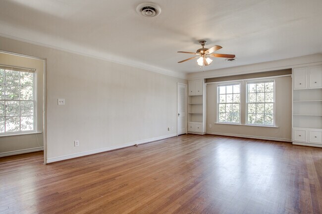 Building Photo - 4301 Emerson Ave