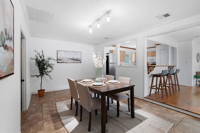 Building Photo - 5101 Balcones Dr