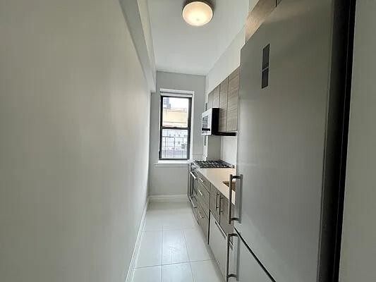 Building Photo - 350 E 62nd St