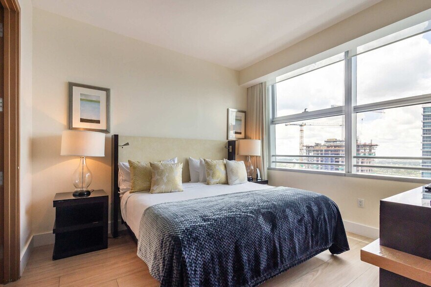 Building Photo - 1395 Brickell Bay Dr