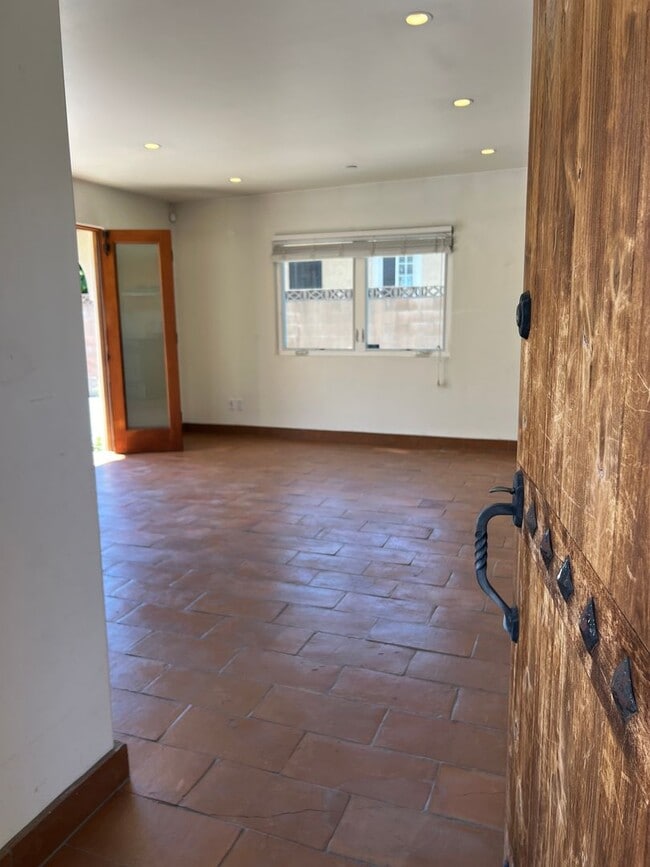 Building Photo - Charming Spanish Style Bungalow in West Ve...