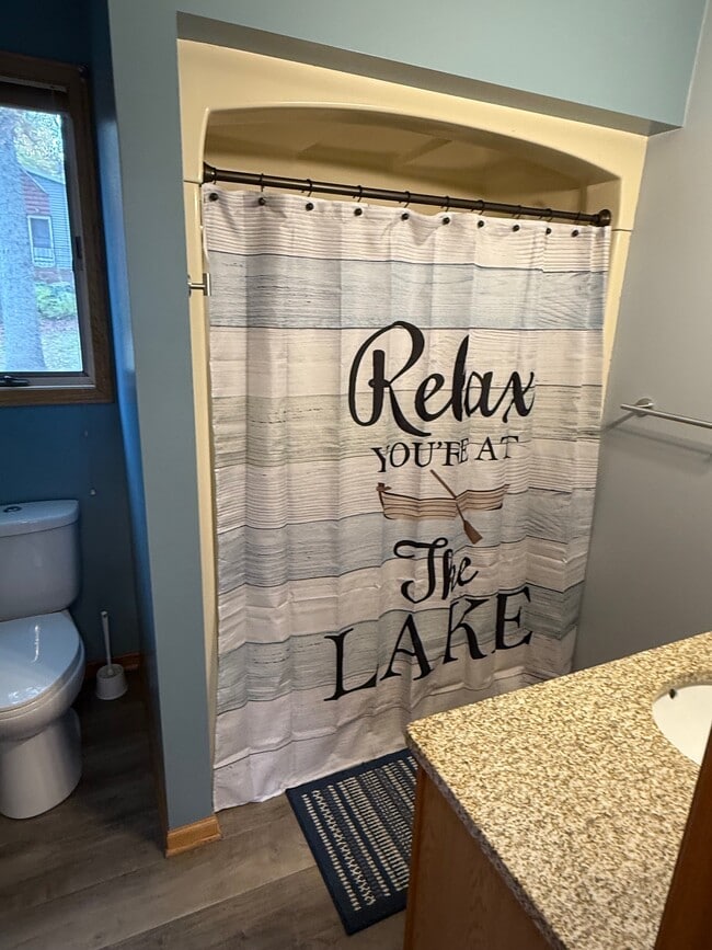 Building Photo - 709 Manor Dr