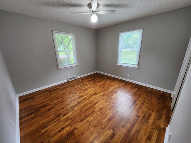 Building Photo - 103 Maple Ct