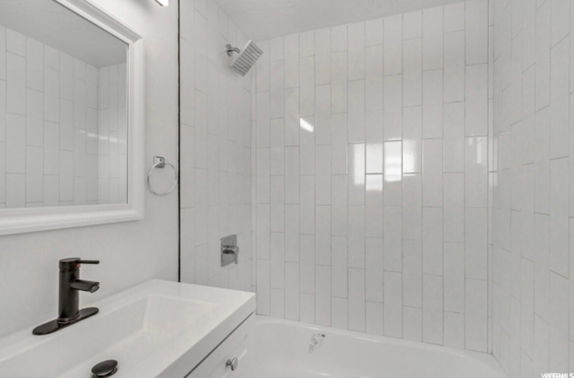 Building Photo - 1571 7th St