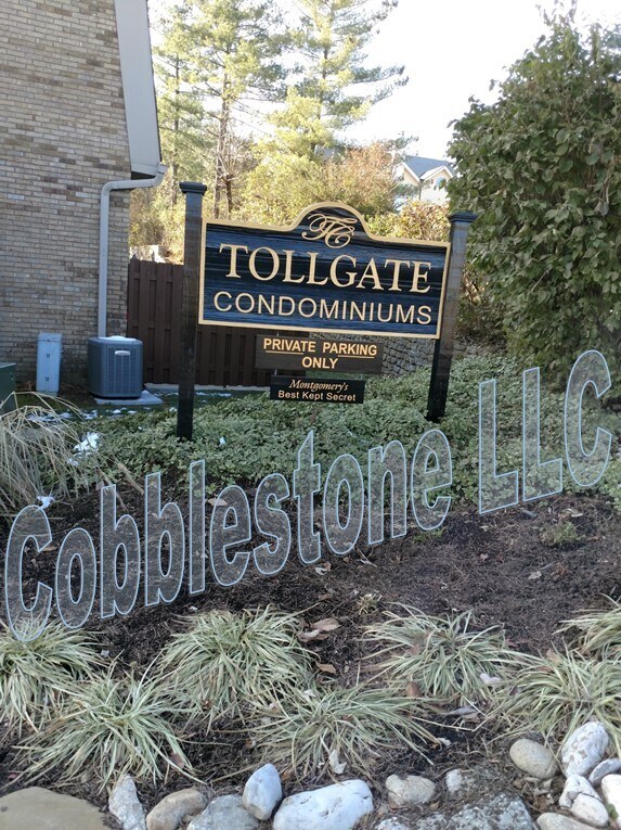 Building Photo - 9760 Bunker Hill Ln