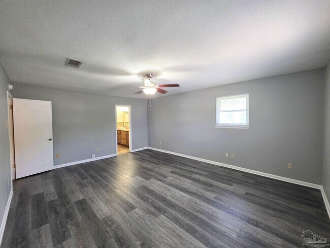 Building Photo - 7819 Hearthstone Cir