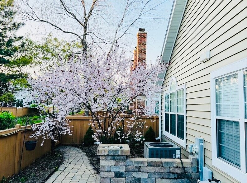 Building Photo - 94 Stevens Dr