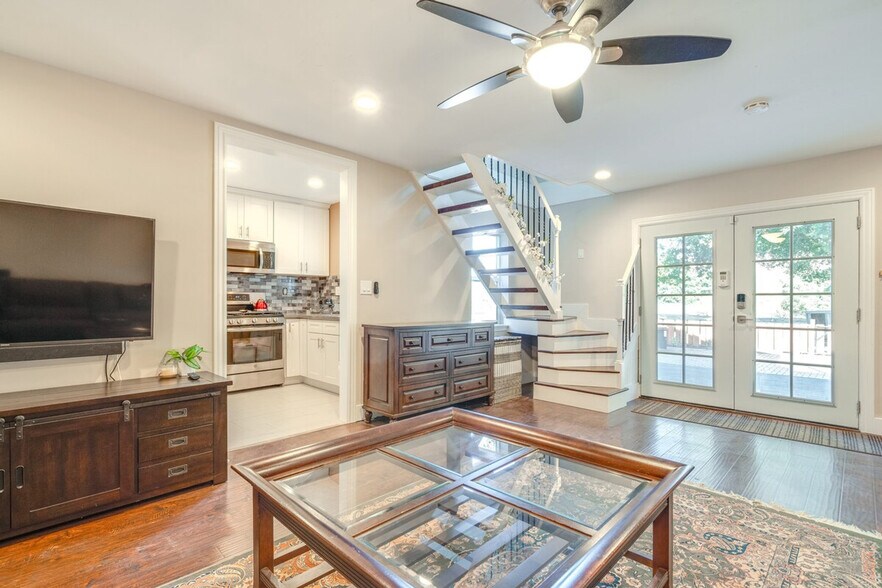 Building Photo - 10000 Monterey Rd