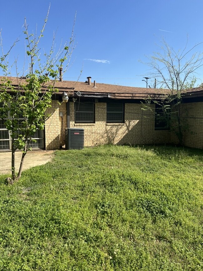 Building Photo - 5632 Mac Arthur Dr