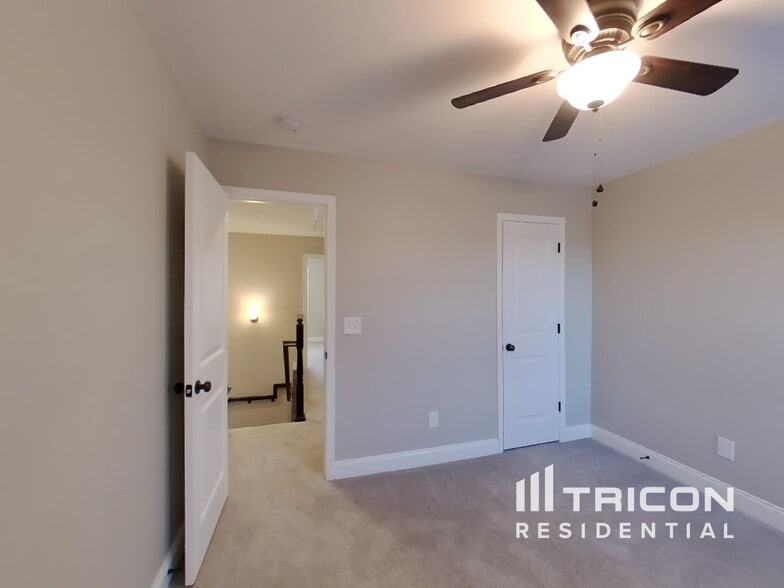 Building Photo - 891 Isaac Dr