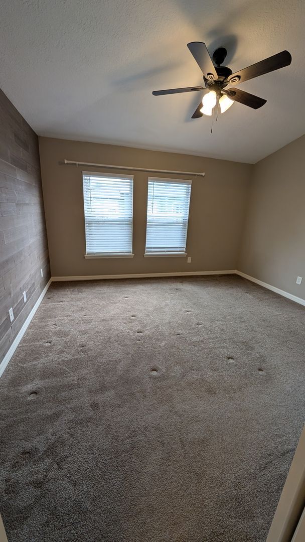 Building Photo - Two Bedrooms with floor plan at the same level and one car garage.