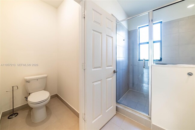 Building Photo - 1928 SW 5th Blvd