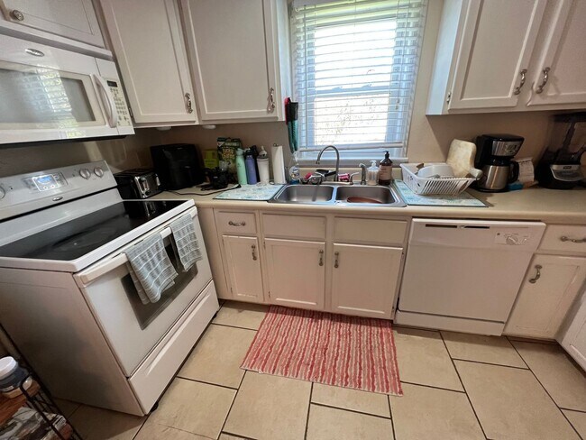 Building Photo - 4 bedroom in Cave Spring