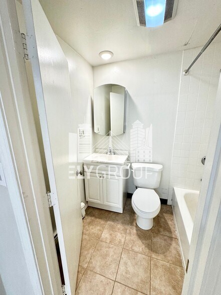 Building Photo - 8 Medford St