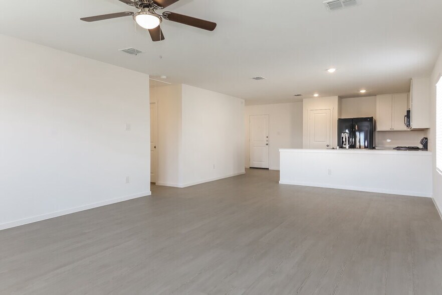 Building Photo - 102 Wild Rose Dr