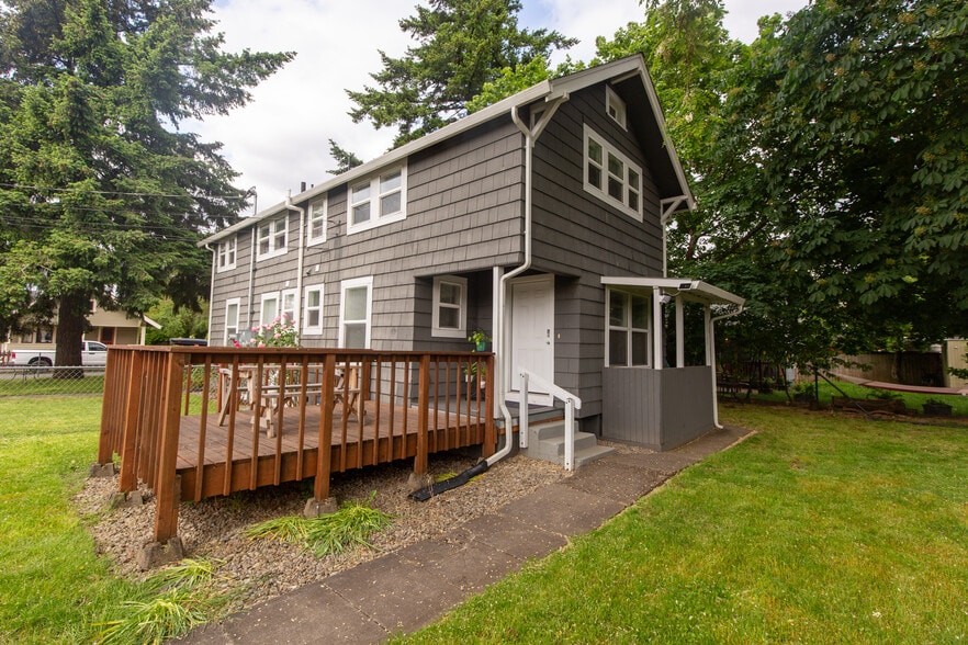 Building Photo - 5604 SE 97th Ave