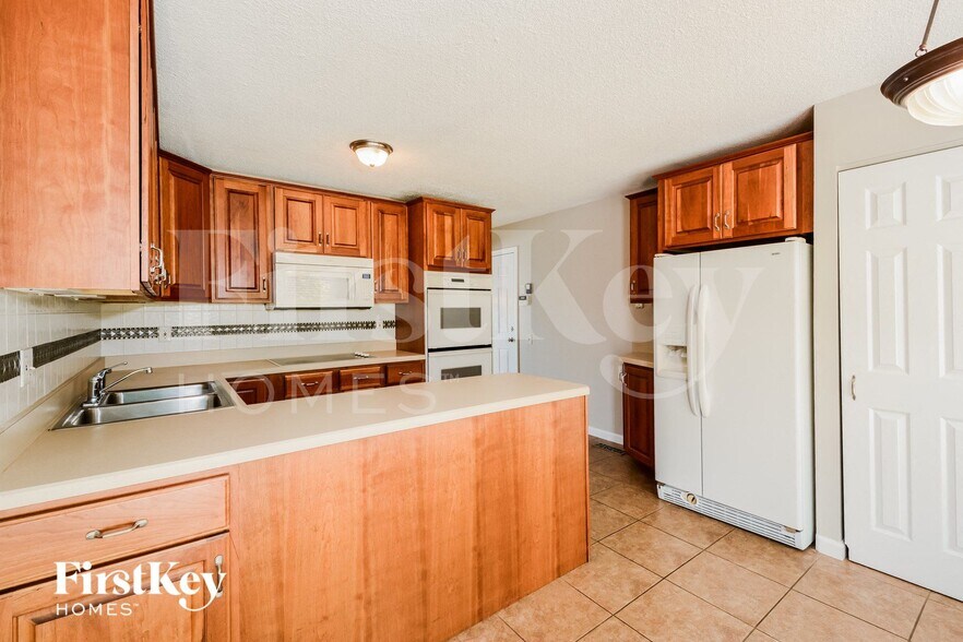 Building Photo - 1731 Wishingwell Dr