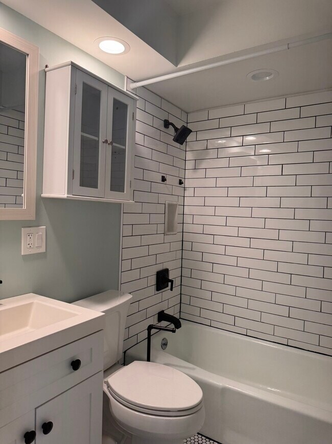 Building Photo - 705 Strom Dr