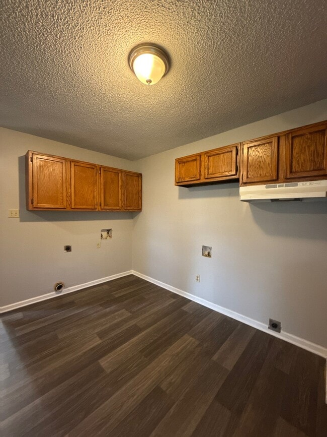 Building Photo - 114 Tuxedo Dr