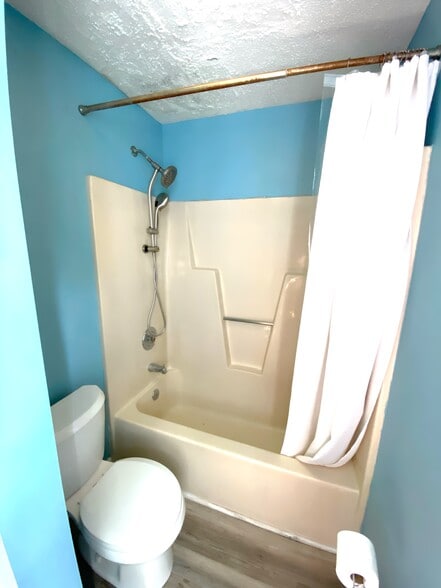 Bathroom - 4220 Wilshire Blvd