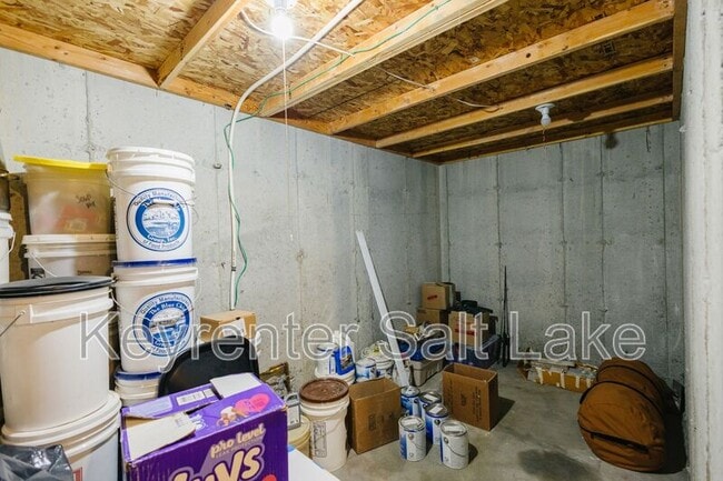 Building Photo - 1348 E Hawk Way