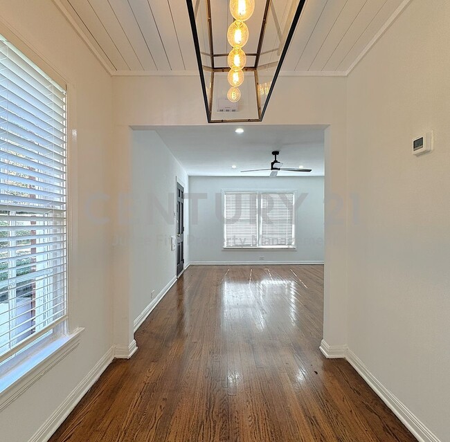 Building Photo - Charming 1/1 Lakewood Duplex for Rent!