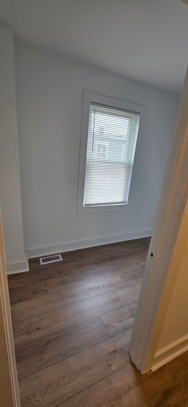 Building Photo - 801 N Port St