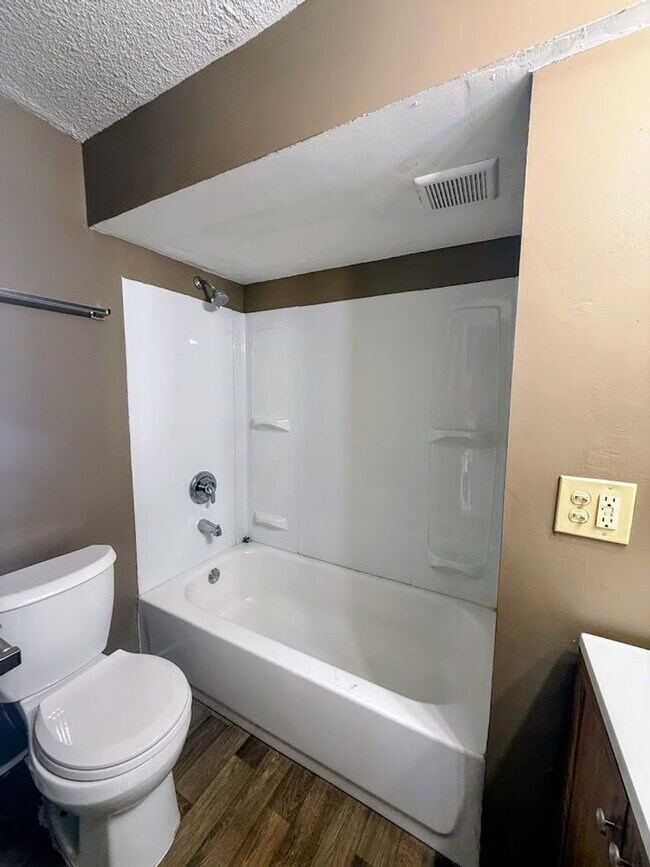 Building Photo - 729 Mallison Ave