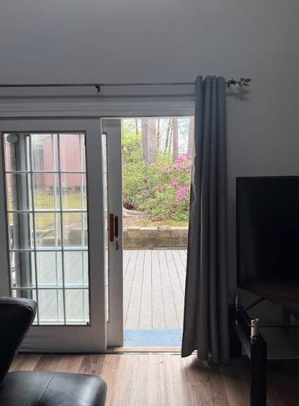 Step outside! - 4700 Cornwall Pl