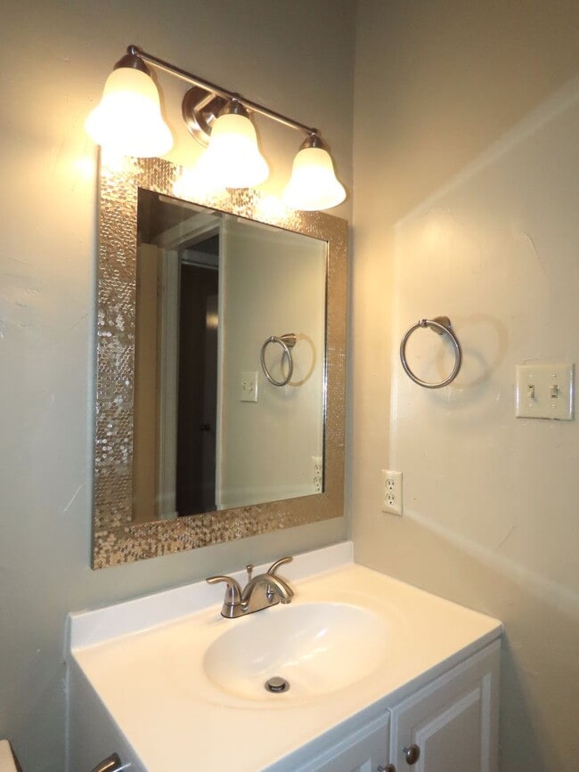 Building Photo - Near UT Tyler! 2 Bedroom, 2 Bath Duplex w/Garage