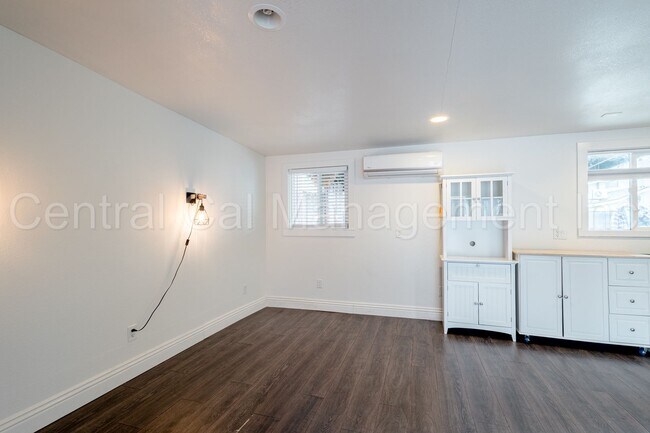 Building Photo - 3 Bedroom/2.5 Bath Home with a Mother In Law Unit - $2595 per month!