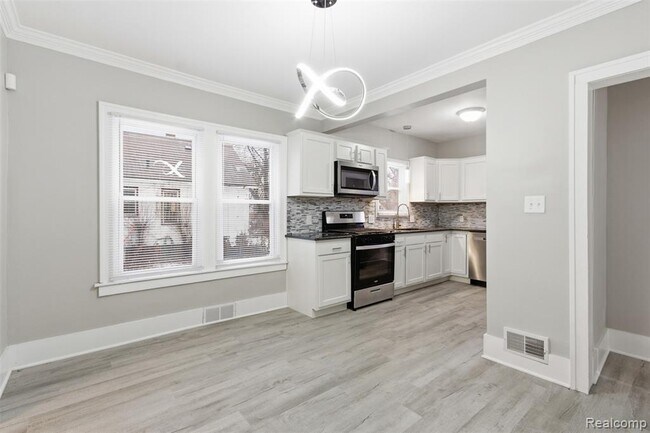 Building Photo - 6433 Globe St